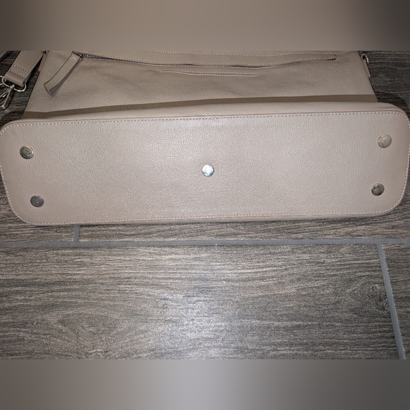 Mina Baie Hobo Tote - Picture 2 of 4